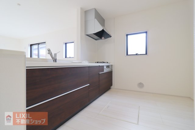 �Ȗ،��F�s�{�s�גJ�� �̐V�z��ˌ��ẴL�b�`��