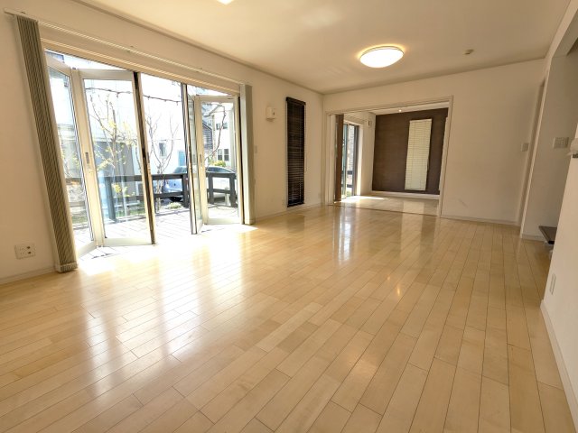 �Ȗ،��F�s�{�s���� 564-15�̒��È�ˌ��Ẵ��r���O