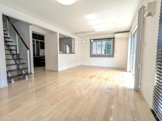 �Ȗ،��F�s�{�s���� 564-15�̒��È�ˌ��Ẵ��r���O