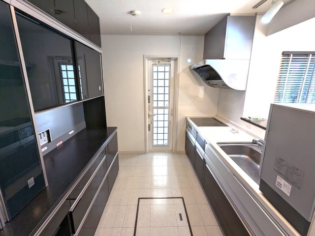 �Ȗ،��F�s�{�s���� 564-15�̒��È�ˌ��ẴL�b�`��