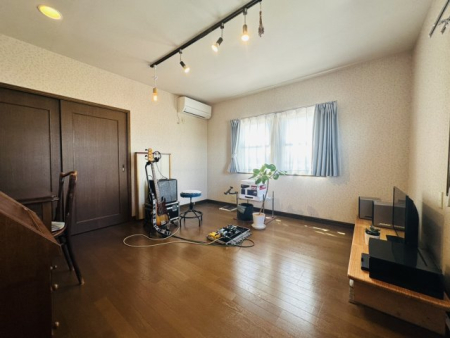 �Ȗ،��F�s�{�s���o�� 5943-1�̒��È�ˌ��Ẵ��r���O
