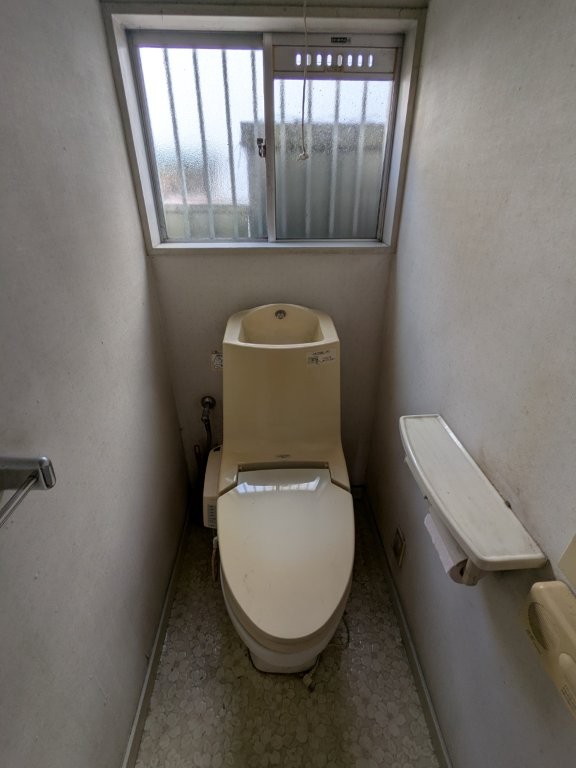 �Ȗ،��F�s�{�s��� 1427-6�̒��È�ˌ��Ẵg�C��