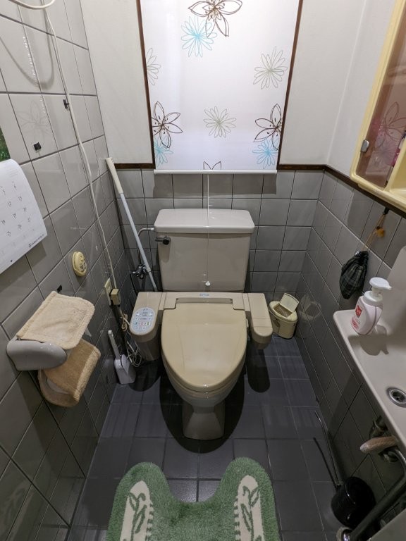 �Ȗ،��F�s�{�s�r�� 8-20�̒��È�ˌ��Ẵg�C��