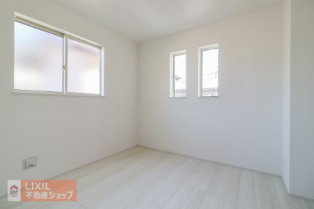 ̑ ɖʂm͗zӂ肻邢A2ʍ̌Ŗ邢ۂ̋ԂŊJ܂B