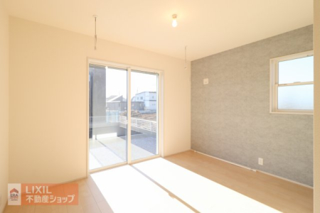 ̑ ɖʂm͗zӂ肻邢A2ʍ̌Ŗ邢ۂ̋ԂŊJ܂B