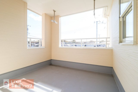 oRj[ V╗̉e󂯂ɂuCi[oRj[vłBLXoRj[łzc󕨂񊱂܂