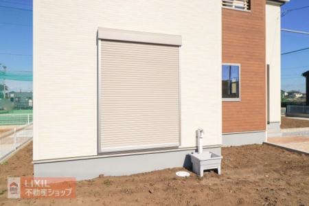  PKrOɂ͉J̋ɂ𗧂hƃVb^[BVb^[͍ЊQՔMEhEhEȂǑ̃bg܂BhƑ΍ƂĂʓIłB 