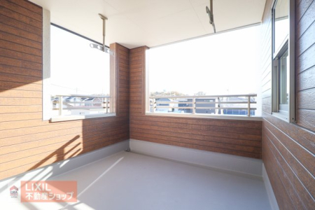 oRj[ V╗̉e󂯂ɂuCi[oRj[vłBLXoRj[łzc󕨂񊱂܂