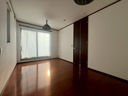 ̑ 2ʍ̌Ŗ邢ۂ̋ԂŊJ܂B