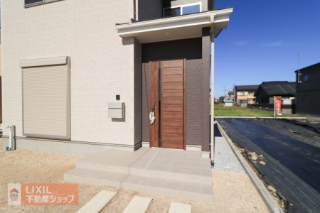  ʂȏ肪ȂփhAƑ݂̂ł܂Ƃ߂ĈۓIȃfUCڂ܂B