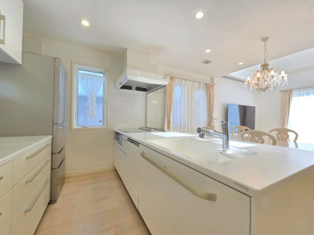 �L�b�`�� ��i�Ő������̂���f�U�C���L�b�`���B��ƃX�y�[�X���L���m�ۂ���Ă���A���������₷���݌v�ɂȂ��Ă���܂���Ƒ��̉�b���y���݂Ȃ��璲�����ł��܂��ˁI