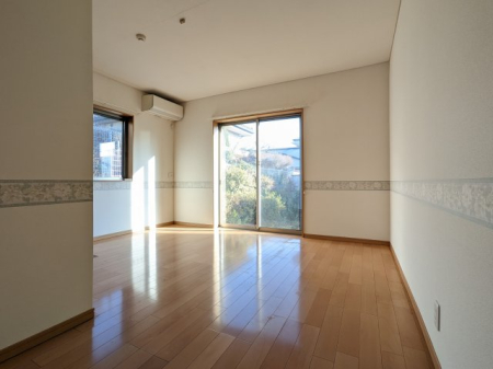  �����E�쑤�ɑ����������܂��B�N���[�[�b�g�����[�̓o�b�`���I