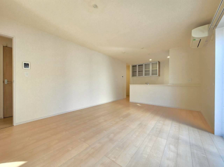  �y���r���O�_�C�j���O�z