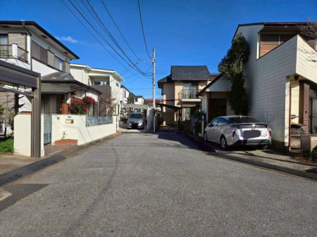 ���̑� ���͂͗����������X���݂��L����ՐÂȏZ��X�B�O�ʓ��H�͏\���ȕ���������A���o�I�ɂ��J�������ӂ��Z�����ۂ���Ă��܂��B