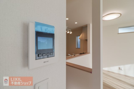  �n���Y�t���[�̃��j�^�[�t���C���^�[�z���ł��B���ւ܂ōs�����ɖK��҂̎p���m�F�ł��邾���łȂ��A�h�Ƃɂ��Ȃ���ƂĂ��֗��ȃA�C�e���ł��ˁB