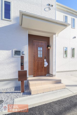  ���ʂȏ��肪�Ȃ����փh�A�Ƒ��݂̂ł܂Ƃ߂��Ĉ�ۓI�ȃf�U�C�����ڂ������܂��B