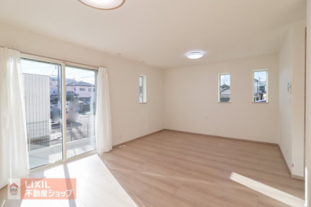 ���r���O �傫�ȑ�����˂����ނ��������ȗz���ƃi�`�������Ȗؖڂ̏���C���e���A�����炩�ȕ��͋C�̃��r���O���[���ł��B