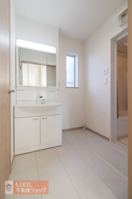 ���ʑ�E���ʏ� �傫���g������̗ǂ��O�ʋ��ł��B�O�ʋ��̗����͏����̎��[�ɕ֗��ȃL���r�l�b�g�d�l�ł��B