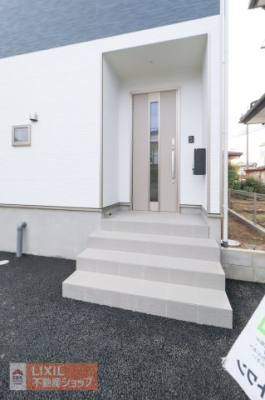  ���ʂȏ��肪�Ȃ����փh�A�Ƒ��݂̂ł܂Ƃ߂��Ĉ�ۓI�ȃf�U�C�����ڂ������܂��B