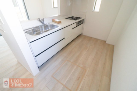 ���̑����� �Ƒ��ł̃R�~���j�P�[�V�������Ƃ��Ζʌ^�V�X�e���L�b�`���ł��B�����ɃV���N�ƃR�������܂Ƃ߂��V���v���Ȍ`�ł��B