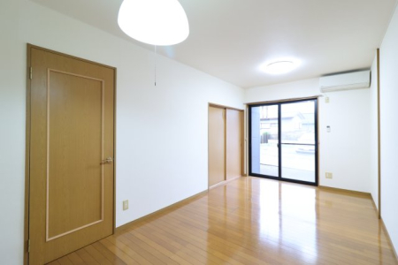 ���r���O -