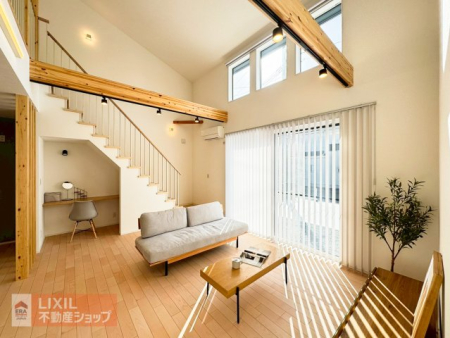 ���r���O �傫�ȑ�����˂����ނ��������ȗz���ƃi�`�������Ȗؖڂ̏���C���e���A�����炩�ȕ��͋C�̃��r���O���[���ł��B