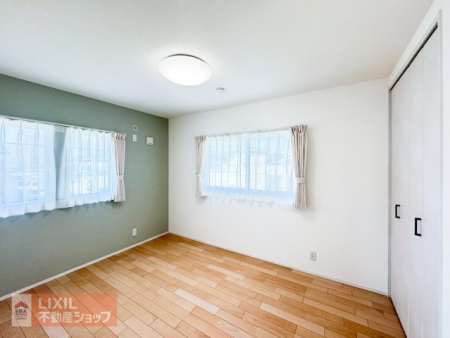 ���̑����� ��ɖʂ����m���͗z���ӂ肻�������邢�����A2�ʍ̌��Ŗ��邢��ۂ̋�ԂŊJ����������܂��B