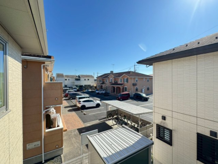 ���̑� �o���R�j�[����̌i�F�B�\���ȊԊu���m�ۂ���Ă���܂��B