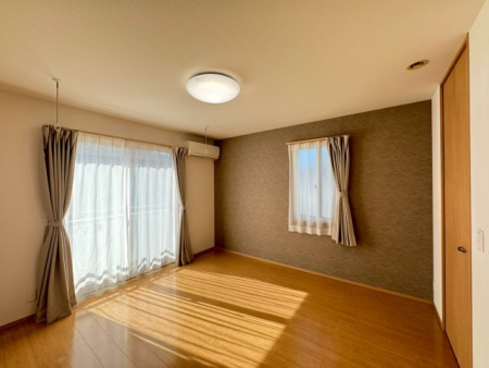  ���邢�̌��̓����Q���͑傫���x�b�g���]�T�������ē���L���B