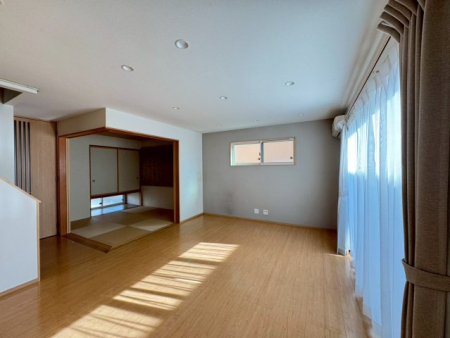 ���r���O �a���ƈ�̗��p��21.5���̑��ԁI�������̂�������ŁA�C���e���A�̃R�[�f�B�l�[�g���y�����Ȃ�܂��ˁI�쑤�Ƃ̊Ԋu���m�ۂ���Ă��āA�P�K�ł��z�����������݂܂��B