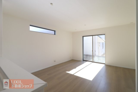 ���r���O �y���r���O�z���n�����ʐ^�B���邢�������̓��郊�r���O�͉Ƒ��c���̏ꏊ�ɂ͍œK�ł��B