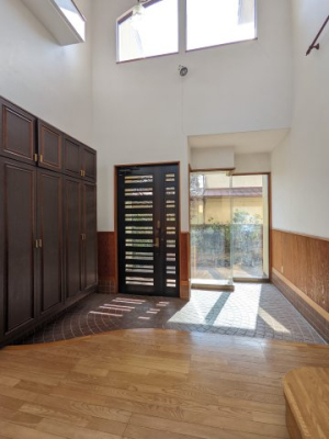 ���� ���������̑傫�ȑ����疾�邢�z�˂����������ތ��ւ͑�e�ʂ̉��ʔ�������A�y�Ԃ��L�X�Ƃ��Ă��܂��B