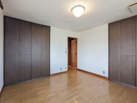  �������ڂ����R�Ɗ����A��e�ʃN���[�[�b�g�̂���q������