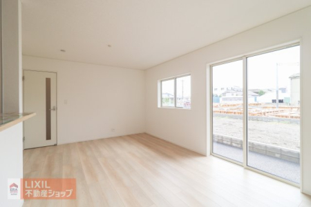  �傫�ȑ�����˂����ނ��������ȗz���ƃi�`�������Ȗؖڂ̏���N���X�����炩�ȕ��͋C�̃_�C�j���O���[���ł��B�g��炵�h��z�����Ă݂Ă��������B