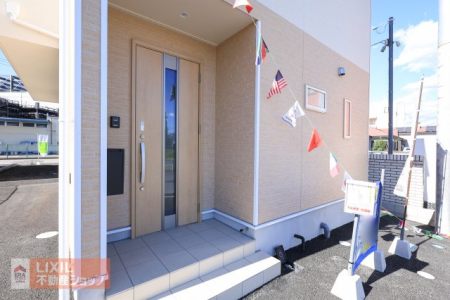  �������Ƃ������ցB���s���̂���|�[�`�ŉJ�̓������S�ł��B