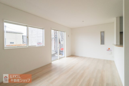 ���r���O �傫�ȑ�����˂����ނ��������ȗz���ƃi�`�������Ȗؖڂ̏���C���e���A�����炩�ȕ��͋C�̃��r���O���[���ł��B