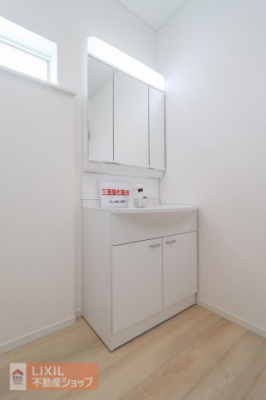 ���ʑ�E���ʏ� �傫���g������̗ǂ��O�ʋ��ł��B�O�ʋ��̗����͏����̎��[�ɕ֗��ȃL���r�l�b�g�d�l�ł��B