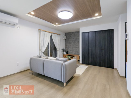 ���r���O �y���r���O�z���n�����ʐ^�B���邢�������̓��郊�r���O�ŉƑ��c����