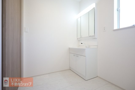  �y�E�ߏ��z���n�����ʐ^�B���ʒE�ߏ��͂������Ƃ����X�y�[�X�Ŏg���₷���ł��B