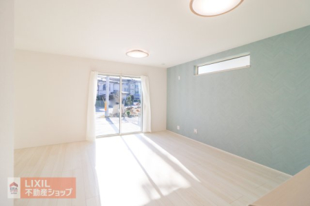  �傫�ȑ�����˂����ނ��������ȗz���ƃi�`�������Ȗؖڂ̏���N���X�����炩�ȕ��͋C�̃_�C�j���O���[���ł��B�g��炵�h��z�����Ă݂Ă��������B