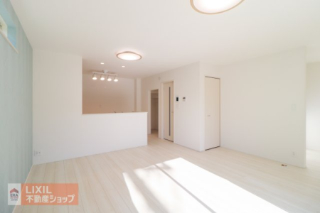  ���r���O�A�_�C�j���O�̑�����������閾�邢LDK�ł��B