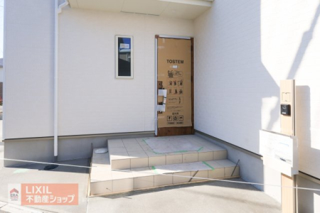  ���ʂȏ��肪�Ȃ����փh�A�Ƒ��݂̂ł܂Ƃ߂��Ĉ�ۓI�ȃf�U�C�����ڂ������܂��B