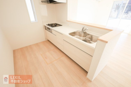 ���̑����� �Ƒ��ł̃R�~���j�P�[�V�������Ƃ��Ζʌ^�V�X�e���L�b�`���ł��B�����ɃV���N�ƃR�������܂Ƃ߂��V���v���Ȍ`�ł��B