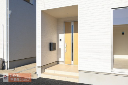  ���ʂȏ��肪�Ȃ����փh�A�Ƒ��݂̂ł܂Ƃ߂��Ĉ�ۓI�ȃf�U�C�����ڂ������܂��B