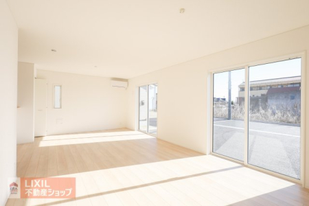 ���r���O �傫�ȑ�����˂����ނ��������ȗz���ƃi�`�������Ȗؖڂ̏���C���e���A�����炩�ȕ��͋C�̃��r���O���[���ł��B