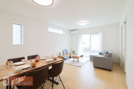 ���r���O ���n�����ʐ^�B���邢�������̓��郊�r���O�͉Ƒ��c���̏ꏊ�ɂ͍œK�ł��B