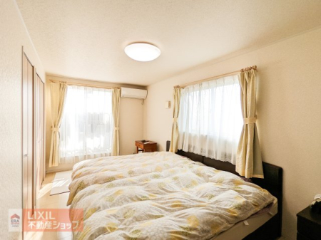  ���邢�̌��̓����Q���͑傫���x�b�g���]�T�������ē���L���B