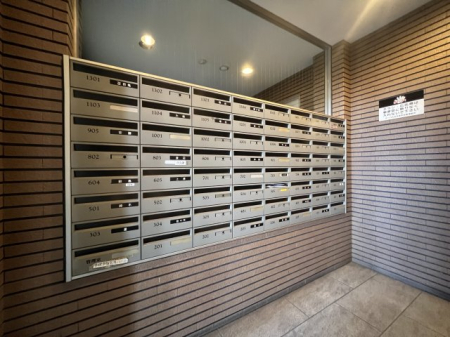  ���R�ƕ��ԃ|�X�g�́A�Z�܂����X�̃}�i�[�̗ǂ��ƁA���J�ȊǗ��̏؂ł��B