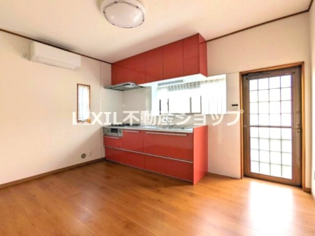  �_�C�j���O�L�b�`���ɂ��G�A�R�������Ă���̂ŁA�������Ԃ��󒲊Ǘ����\�ł�