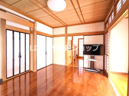 ���r���O -